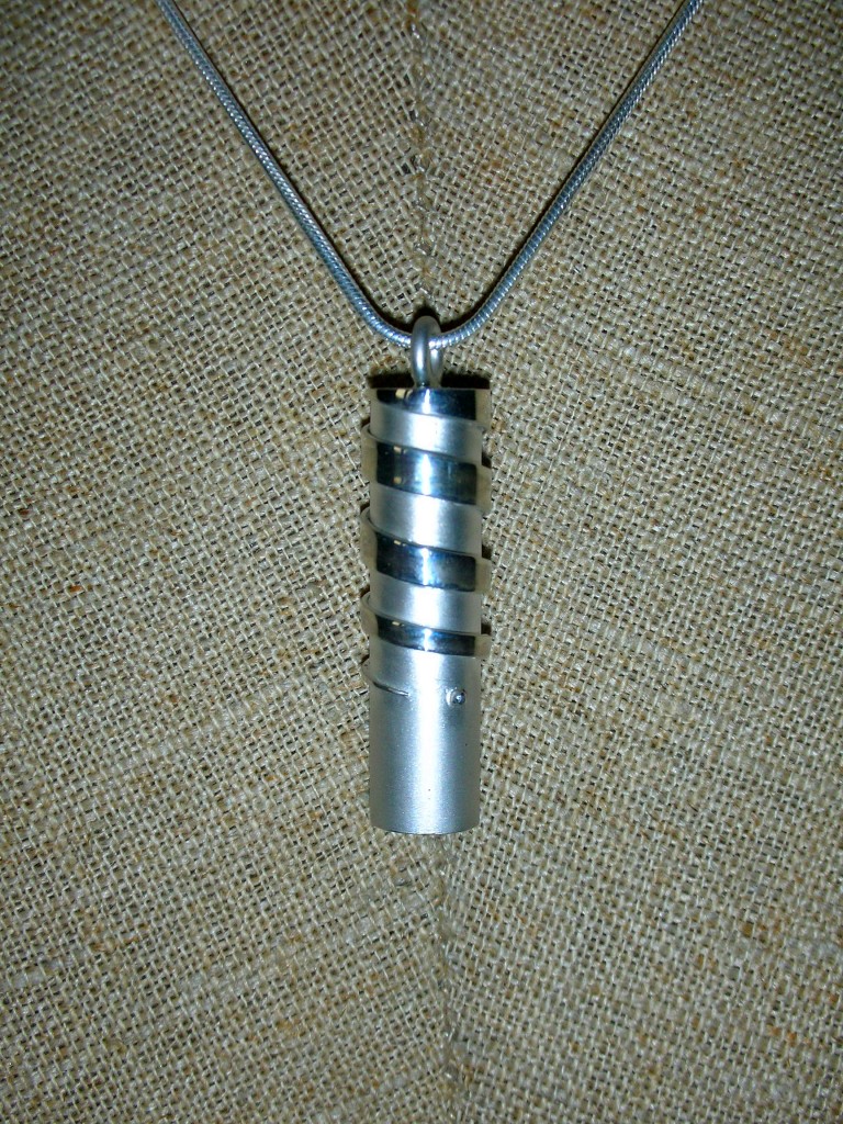 Pendant - urn